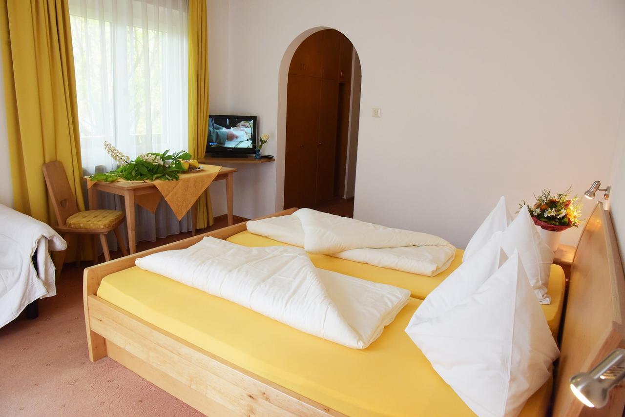 Hotel Pension Schweitzer Silandro Kültér fotó