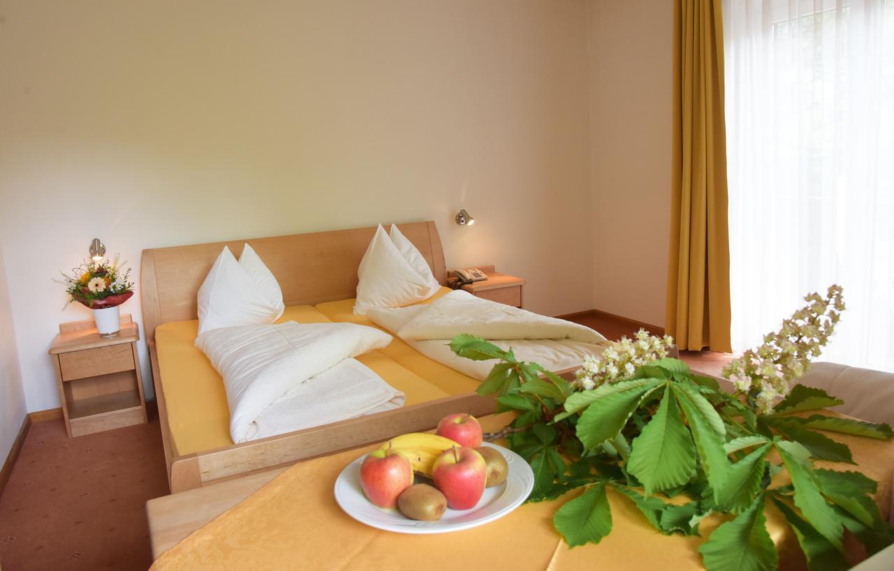 Hotel Pension Schweitzer Silandro Kültér fotó