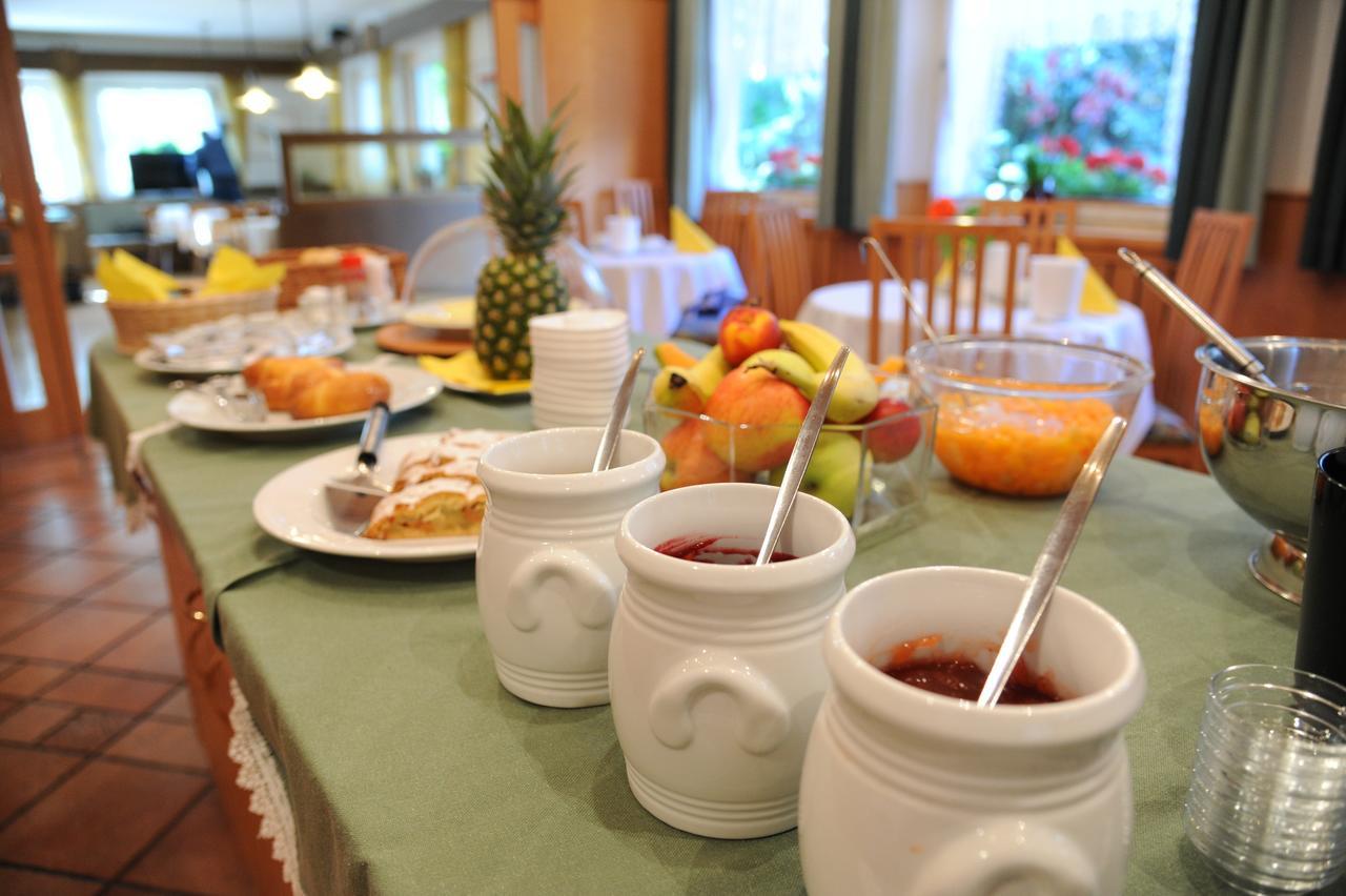 Hotel Pension Schweitzer Silandro Kültér fotó