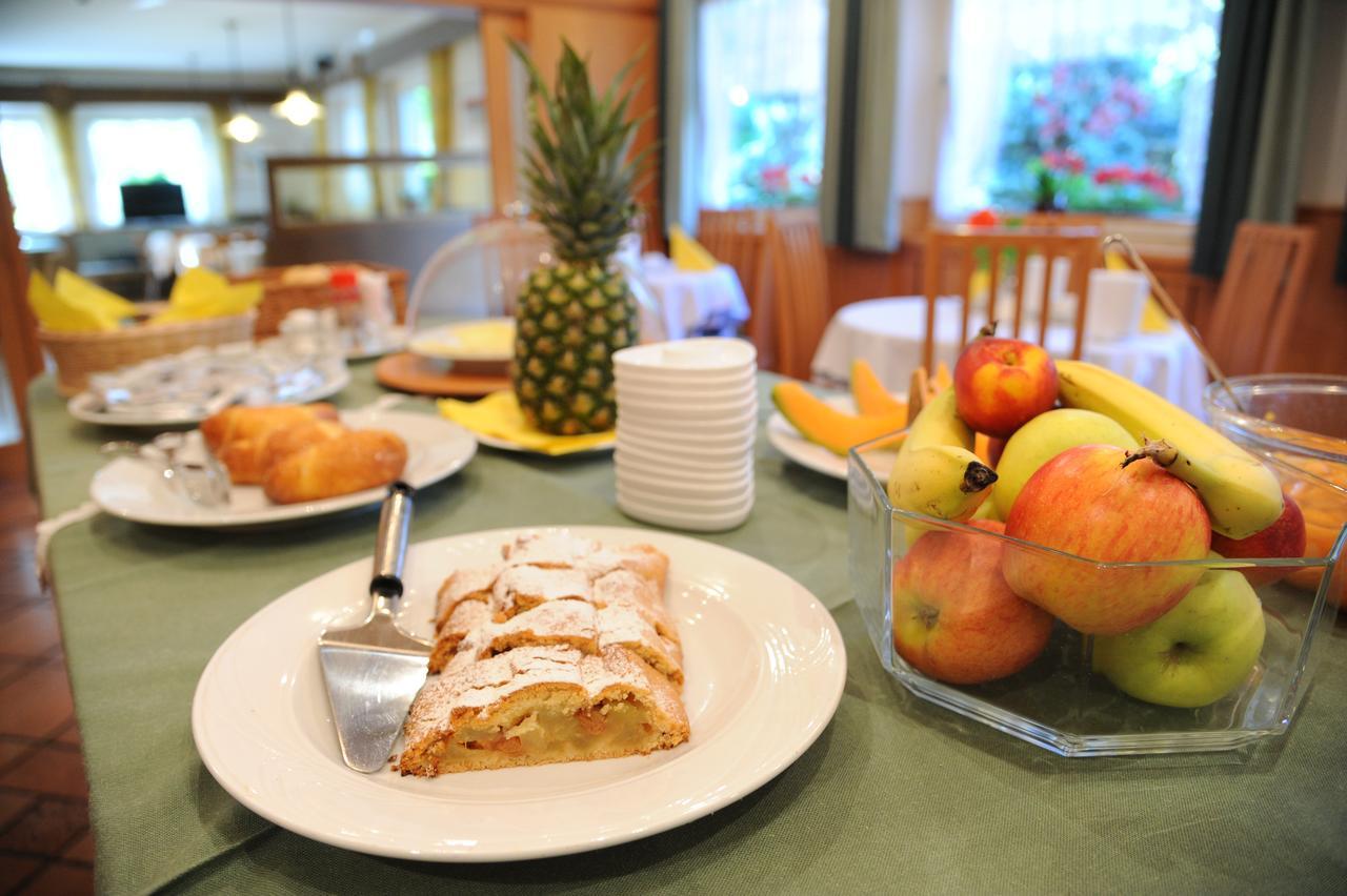 Hotel Pension Schweitzer Silandro Kültér fotó