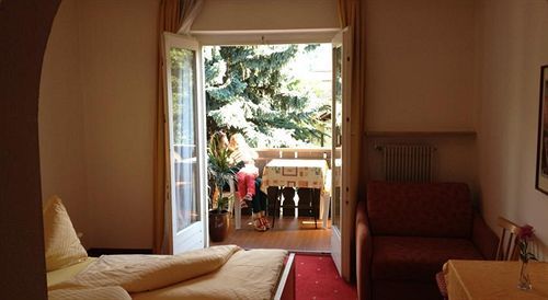Hotel Pension Schweitzer Silandro Kültér fotó
