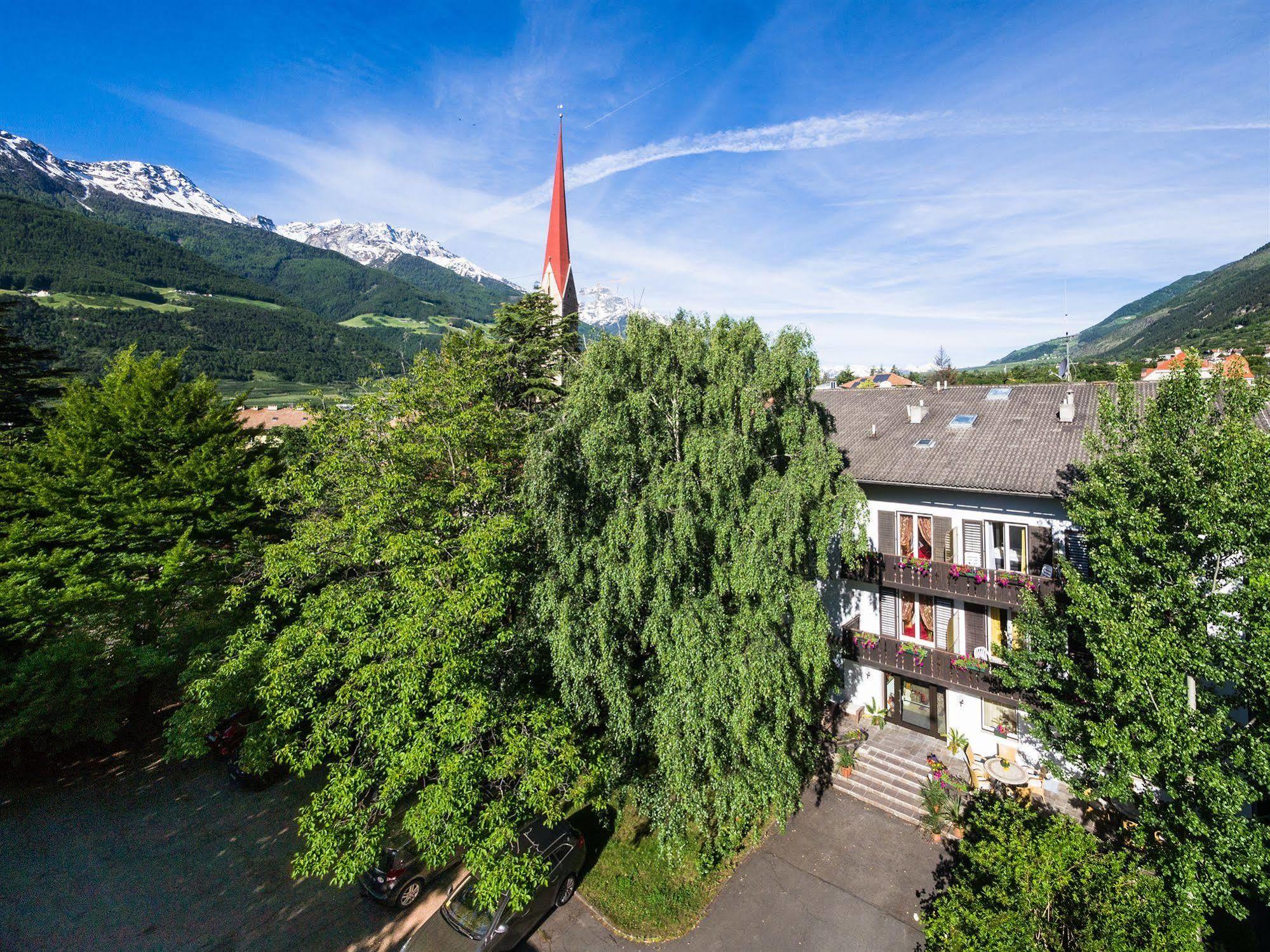 Hotel Pension Schweitzer Silandro Kültér fotó
